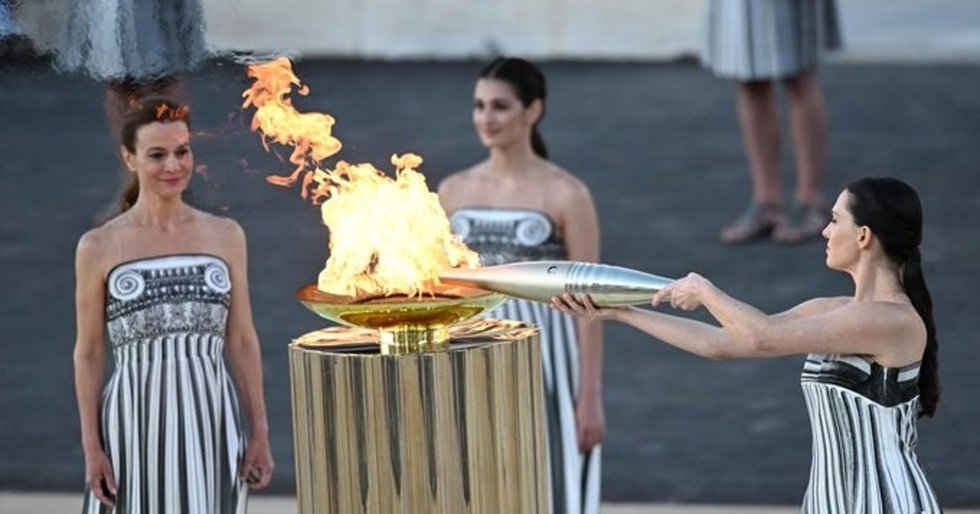 Entrega de la Llama Olímpica a los organizadores de Milán Cortina 2026.