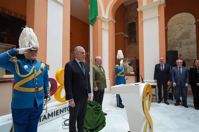 El alcalde de Sevilla, José Luis Sanz, en el acto oficial por el Día de la Bandera de Andalucía en el Ayuntamiento.