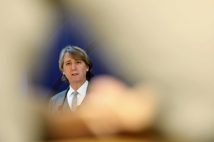 El secretario general del PSOE CyL y candidato a la Presidencia de la Junta, Carlos Martínez. en una rueda de prensa.