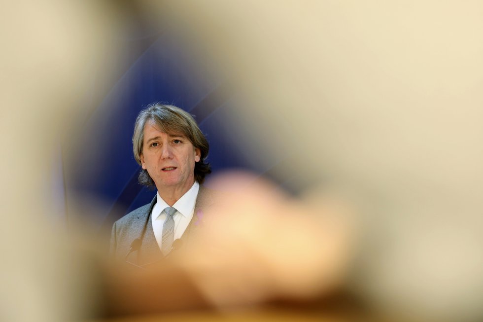 El secretario general del PSOE CyL y candidato a la Presidencia de la Junta, Carlos Martínez. en una rueda de prensa.