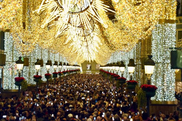 Encendido del alumbrado de Navidad en la céntrica calle Larios de Málaga. 