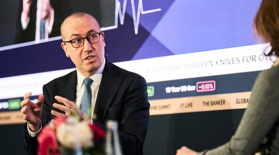 El consejero delegado de BBVA, Onur Gen, en el Foro Global de Banca organizado por el 'Financial Times', a 4 de diciembre de 2025 en Londres (Reino Unido).