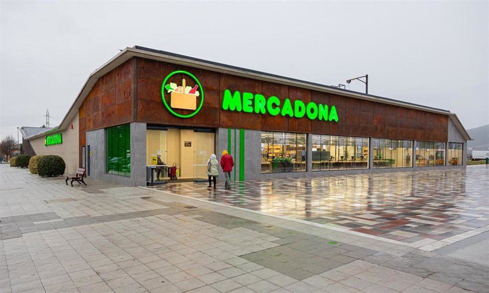 La compañía ha invertido 2,9 millones de euros en la reforma del supermercado de Jaca.
