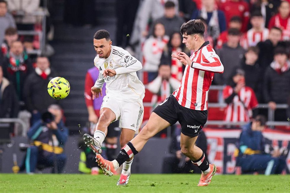 Trent Alexander-Arnold (Real Madrid), ante el Athletic Club en San Mamés. 