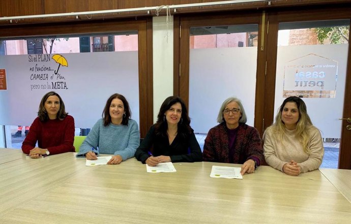 El Govern y Casal Petit renuevan su convenio para atender a mujeres víctimas de explotación sexual