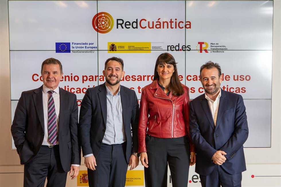Archivo - (I-D) El Director General De GAIA, Tomás Iriondo; La Secretaria De Estado De Digitalización E IA, María González Veracruz, El Director De Red.Es, Jesús Herrero, Y El Director De Digitales, Miguel Ángel Sánchez Galindo, Durante La Firma De Los 