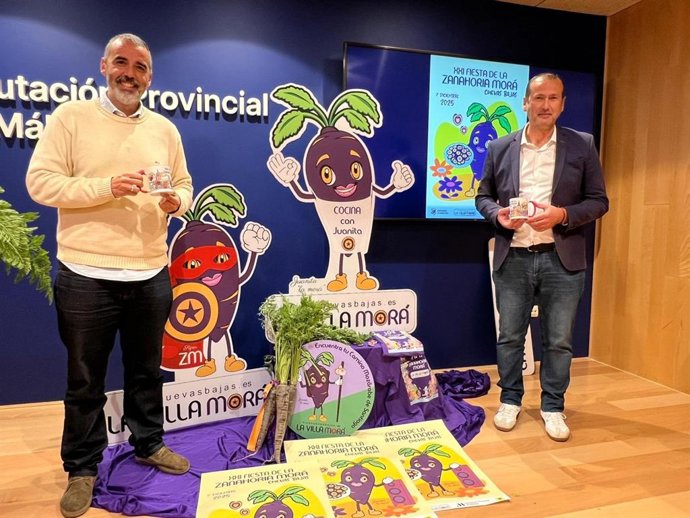 El diputado provincial, Luis Rodríguez, y el alcalde de Cuevas Bajas y también diputado, Manuel Lara, en la rueda de prensa de presentación de la XXI Fiesta de la Zanahoria Morá, que se celebra este domingo