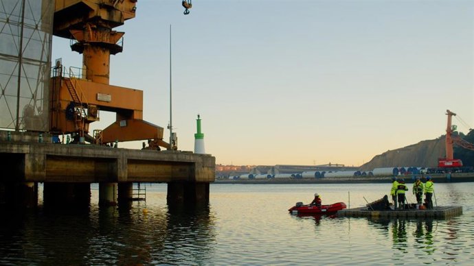 Muelle de Raices en el puerto de Avilés.