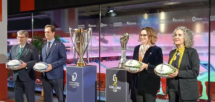 Juan María Aburto, Jaques Raynaud, Elixabete Etxanobe e Ibone Bengoetxea en San Mamés.