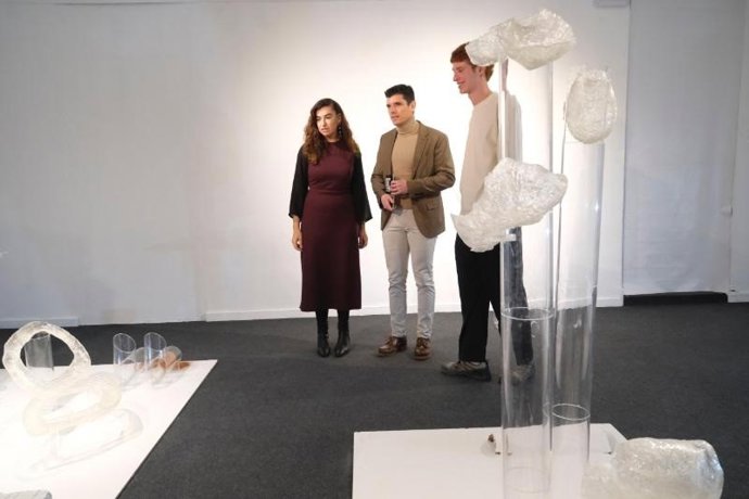 El IRJ inaugura en la ESDIR la exposición 'Beber teja dota de cuerpo a la cal', de Álvaro Morón