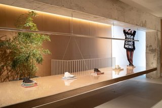 Ecoalf presenta su primera tienda mono-material construida con papel y cartón para ser circular.