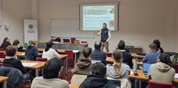 Una sesión del taller-laboratorio de restauración sonora.