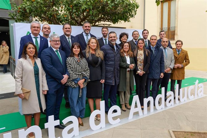 Celebración del Día de la Bandera en la sede de la Junta en Almería.
