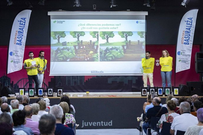 Archivo - Jornada del proyecto ‘Acción por la Basuraleza’ en Chiclana de la Frontera (Cádiz)