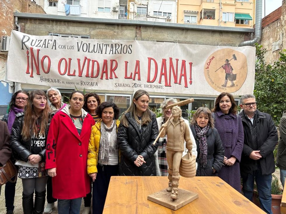 Miembros del Centro de Voluntarios de La Cantina denuncian que el Ayuntamiento de Valncia no permita celebrar sus premios que reconocen la labor tras la dana