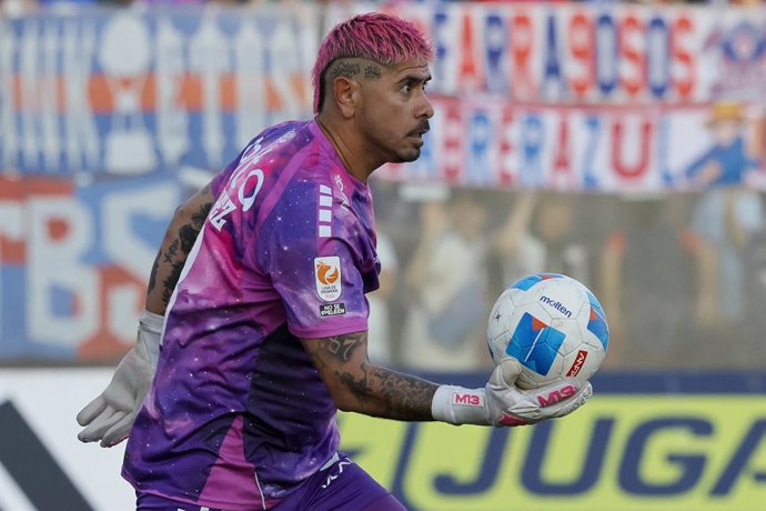Futbol, Universidad de Chile vs Coquimbo Unido. Fecha 29, Liga de Primera 2025. El arquero de Coquimbo Unido Diego Sanchez es fotografiado durante el partido de primera division contra Universidad de Chile disputado en el estadio Santa Laura de Santiago,