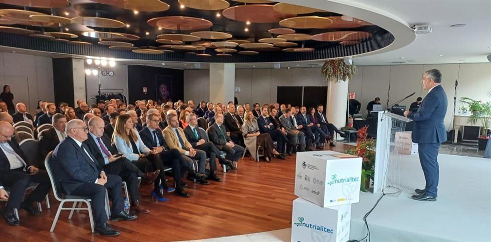 El consejero de Medio Ambiente, Universidades, Investigación y Mar Menor, Juan María Vázquez, durante su intervención en la jornada de Competitividad y descarbonización de Industria Alimentaria y presentación de la Alianza Q-Cero