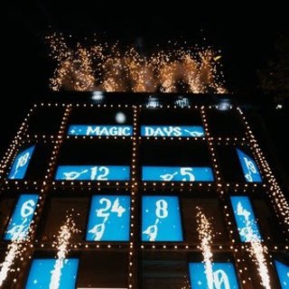 Casa Seat inaugura el calendario de adviento que homenajea a 24 referentes barceloneses.