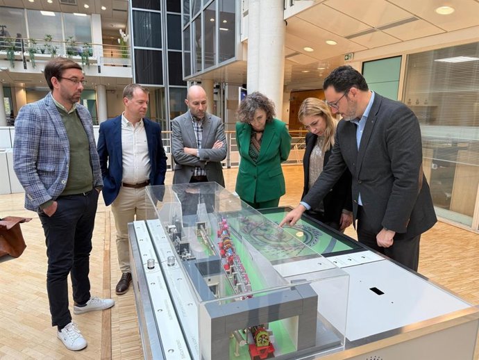 La presidenta de la Diputación de Cádiz, Almudena Martínez, en una expedición institucional y empresarial a la ciudad francesa de Grenoble.