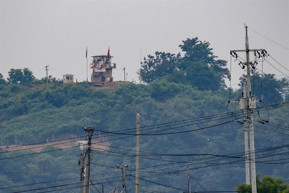 Archivo - Vista de la localidad norcoreana de Gaepyeong-Gun (Kaesong) desde Paju, Corea del Sur