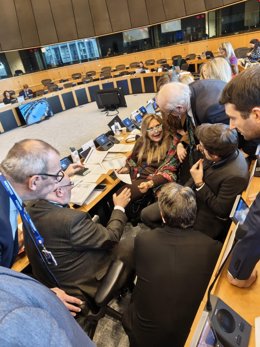 La eurodiputada del PP de La Rioja, Esther Herranz,junto a resto de ponentes