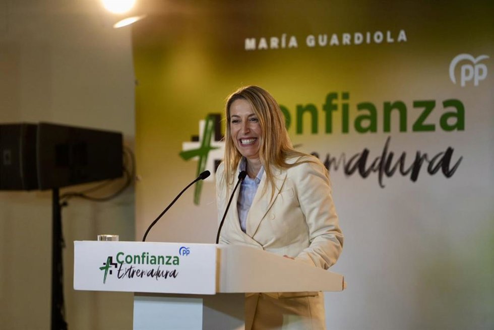 La presidenta de la Junta de Extremadura, María Guardiola, durante un mitin del PP en Don Benito