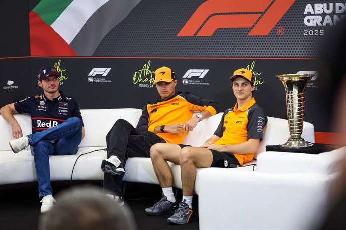 Los pilotos de F1 Max Verstappen (Red Bull), Lando Norris (McLaren) y Oscar Piastri (McLaren), en el GP de Abu Dabi 2025. 