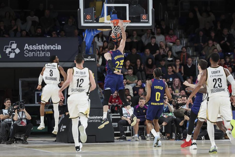 Tornike Shengelia en una acción del partido Bara-ASVEL de Euroliga en el Palau Blaugrana