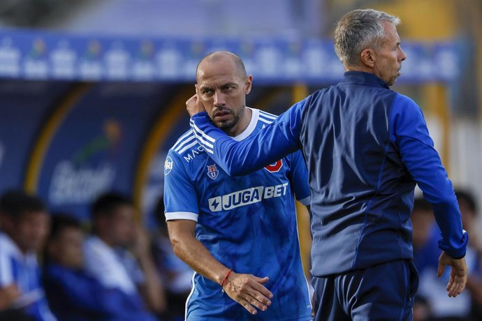 Futbol, Universidad de Chile vs Godoy Cruz. Copa Betano 2025. El jugador de Universidad de Chile Marcelo Diaz es fotografiado durante el partido amistoso de la copa Betano contra Godoy Cruz disputado en el estadio Francisco Sanchez Rumoroso de Coquimbo,