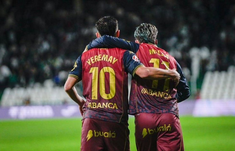 Los jugadores del Deportivo de la Coruña Yeremay Hernández y David Mella.