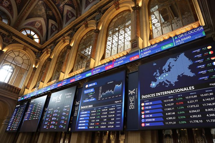 Archivo - Paneles del Ibex 35 en el Palacio de la Bolsa, a 13 de marzo de 2024, en Madrid (España).