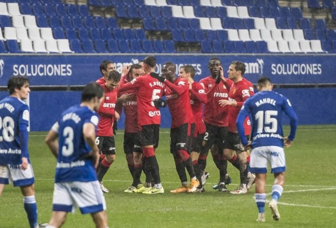 Archivo - Los jugadores del RCD Mallorca celebran un gol.