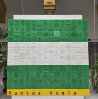 Un total de 160 Puntos Vuela diseñan una bandera en 3D con símbolos locales por el 4D, Día de la Bandera