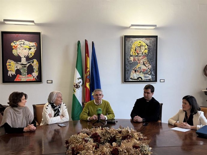 (Desde Izda) Carolina Aisen, Isabel Romero, Juan Salado, Antonio Navarro Y Carolina Bueno, En La Presentación De Las V Jornadas Interreligiosas 'Espíritu De Córdoba'.