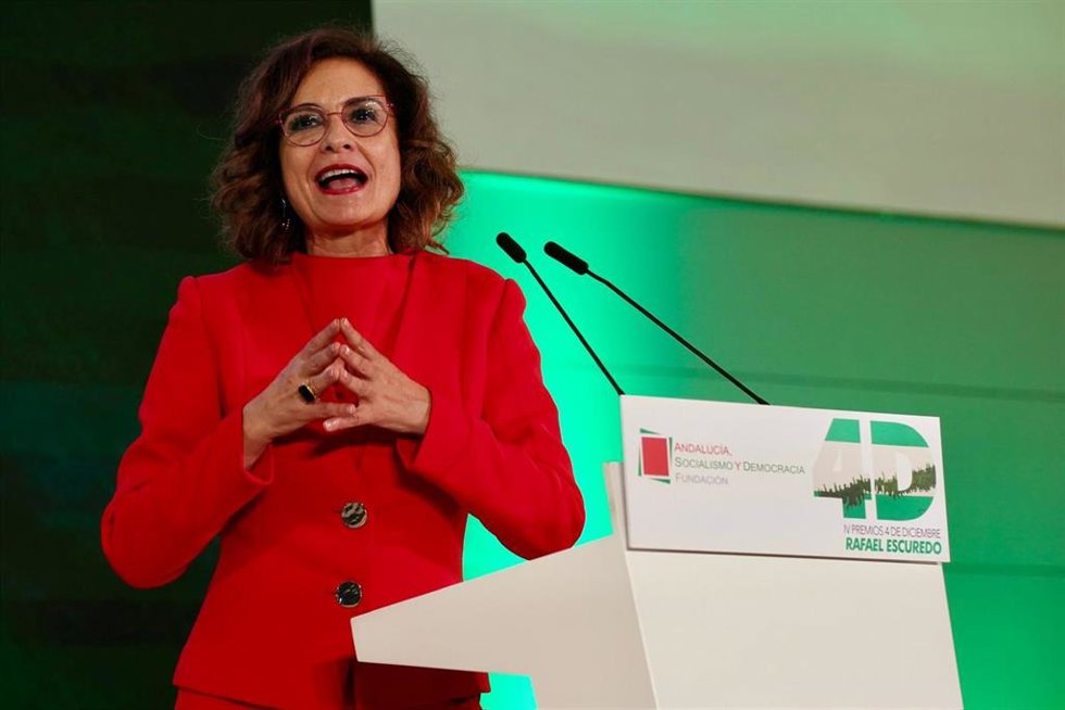 La secretaria general del PSOE-A, María Jesús Montero, interviene en el acto de entrega de premios por el 4D de la Fundación Andalucía, Socialismo y Democracia en Málaga.
