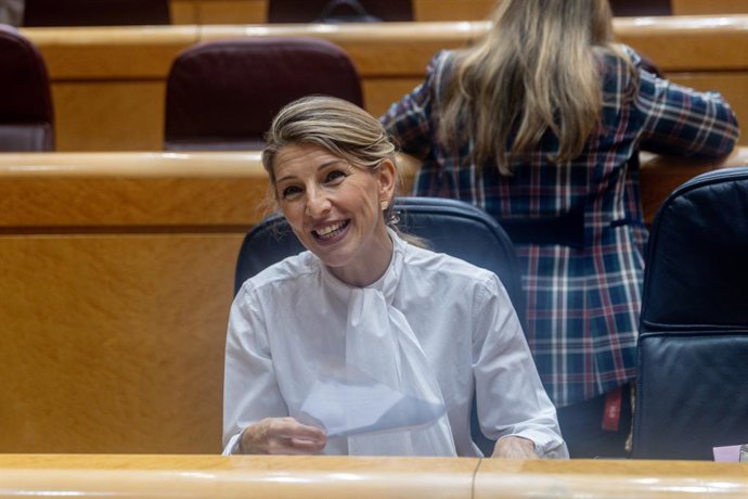 La vicepresidenta segunda y ministra de Trabajo y Economía Social, Yolanda Díaz, durante una sesión plenaria en el Senado, a 2 de diciembre de 2025, en Madrid (España). En una nueva sesión de control al Gobierno, el Senado además ha estado marcado por la 
