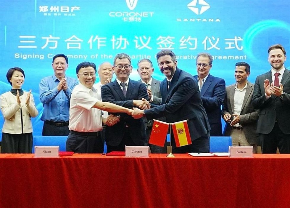 Archivo - Responsables de Santana Motors, Anhui Coronet y Zhengzhou Nissan, al sellar el pasado abril su alianza sobre Santana Factory.