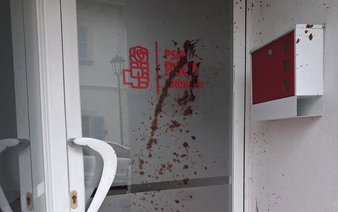 Vandalizan con suciedad la sede del PSOE Andratx