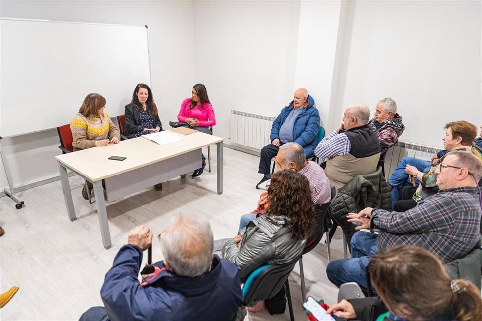 Reunión de Vox con la asociación Adafa en Gijón.