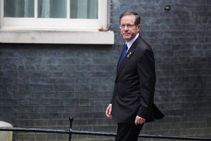 Archivo - 10 September 2025, United Kingdom, London: Israeli President Isaac Herzog arrives at 10 Downing Street in London for a meeting with Prime Minister Keir Starmer. Photo: James Manning/PA Wire/dpa
