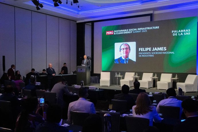 Felipe James, presidente de la Sociedad Nacional de Industrias (SNI):.