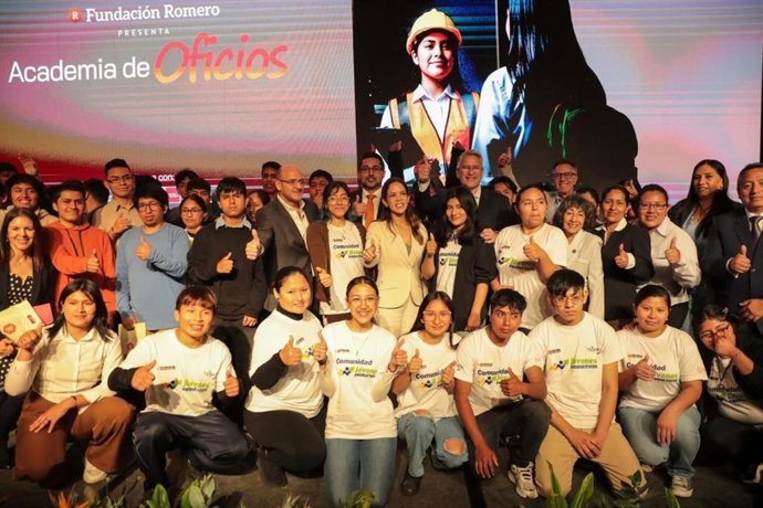 Jóvenes podrán acceder a capacitación gratuita en la plataforma Academia de Oficios, impulsada por el MTPE, la Fundación Romero y la universidad UPC.