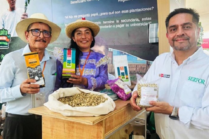 El Serfor a través del CCUSAF otorgado de manera voluntaria y gratuita, pérmite formalizar actividades agrícolas, pecuarias y/o forestales ejecutadas en tierras de dominio público en nueve regiones de la Amazonía.