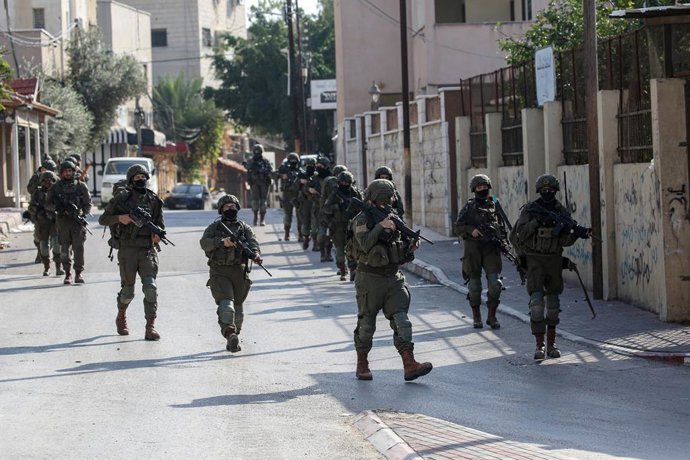 December 4, 2025, Qalqiya, West Bank, Palestinian Territory: Israeli soldiers walk during a military operation in the town of Qalqiya, in the occupied West Bank. The Israeli military stormed the eastern entrance of Qalqilya at dawn on Thursday morning bef