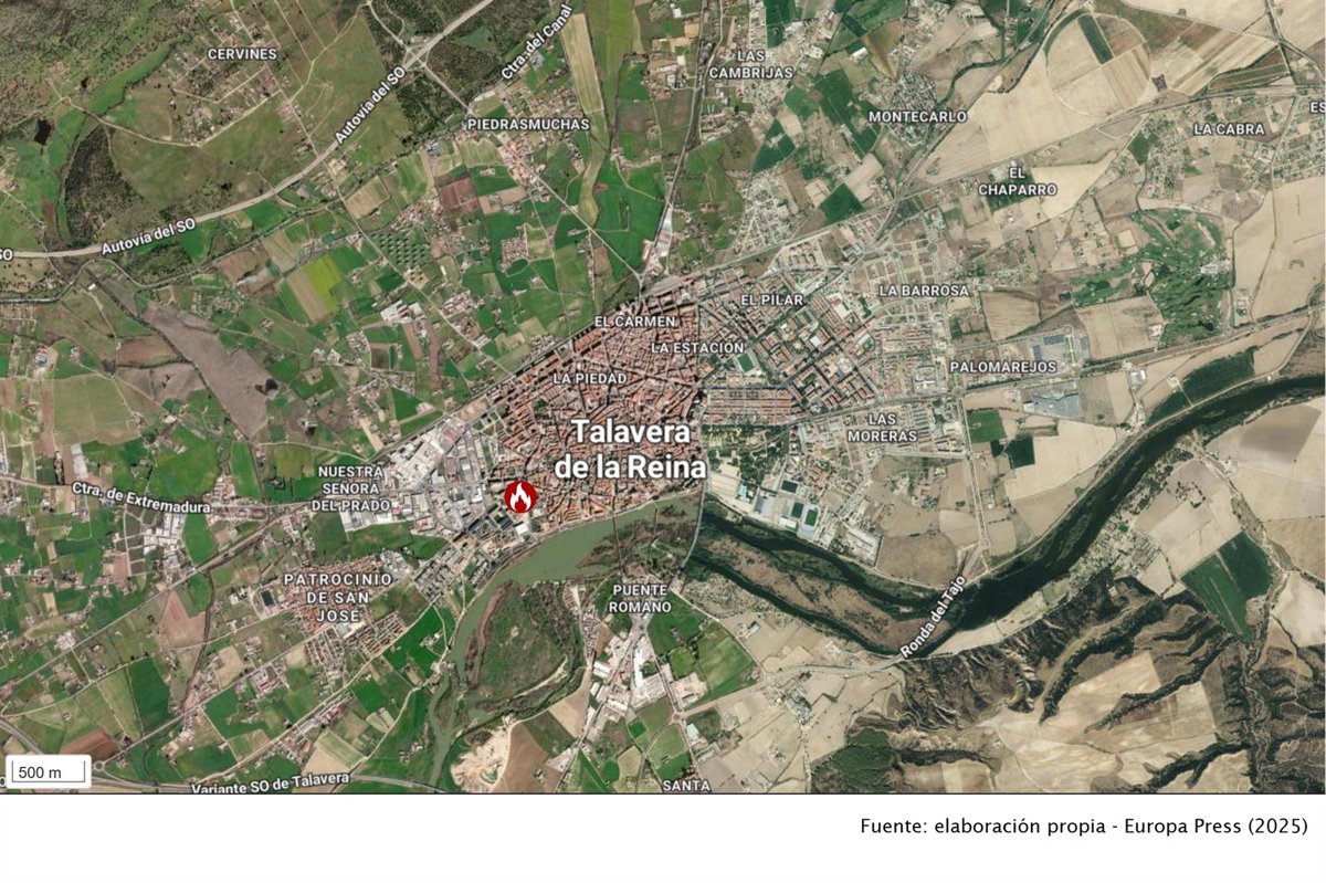 Dos personas hospitalizadas por inhalación de humo tras un incendio en una vivienda en Talavera