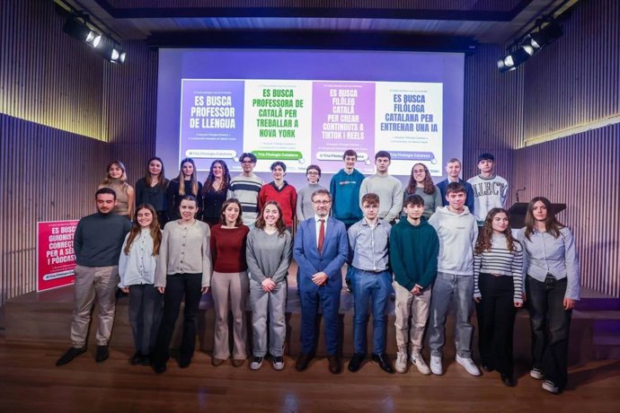 Acto de entrega de las becas con el conseller