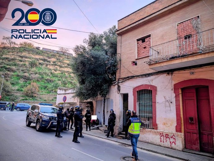 Operación de la Policía Nacional en la calle Ayamonte de Huelva.
