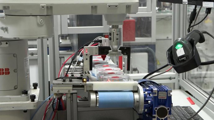 Fabricación de las nuevas balizas V-16.