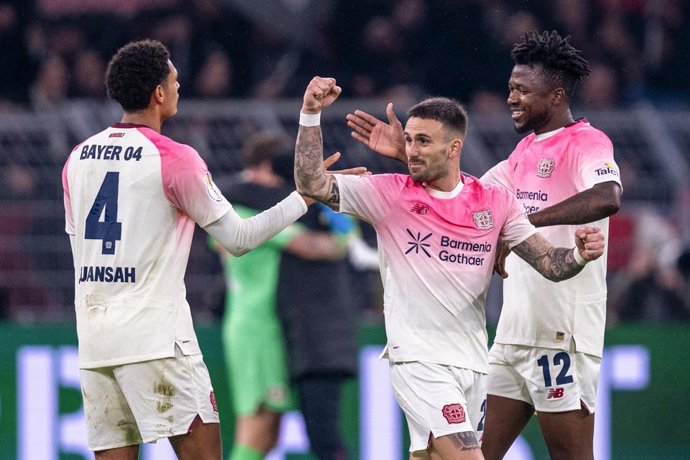 02 December 2025, North Rhine-Westphalia, Dortmund: (L-R) Bayer Leverkusen's Jarell Quansah, Alex Grimaldo and Edmond Tapsoba celebrate after the German DFB Cup soccer match between Borussia Dortmund and Bayer Leverkusen at the Signal Iduna Park. Photo: D
