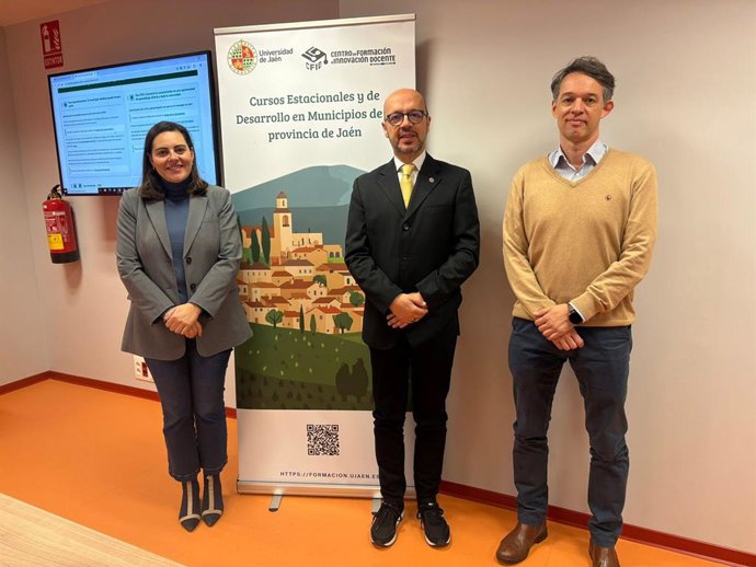 María del Carmen Pegalajar, Francisco Roca y Miguel Ángel García, en la presentación de la convocatoria.